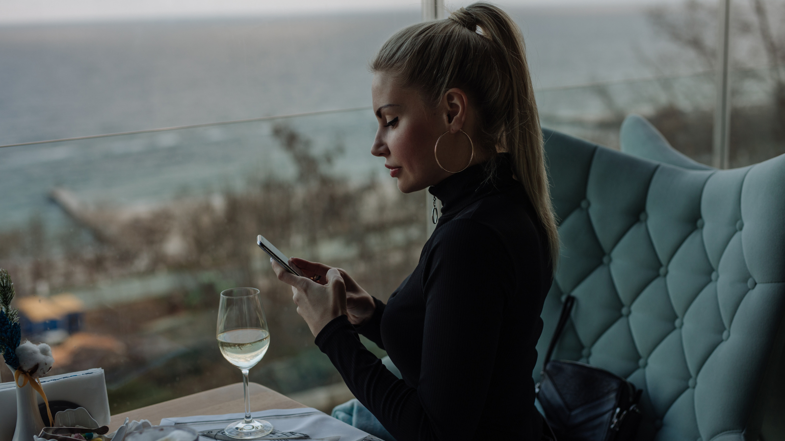 How Private Messaging Is Reinventing the Client Relationship in Luxury — And Why Adopte une Conciergerie Understood It First