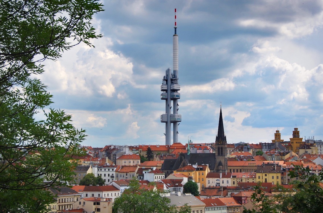 Tower Park Praha : L'expérience ultime au sommet de la tour de télévision de Žižkov