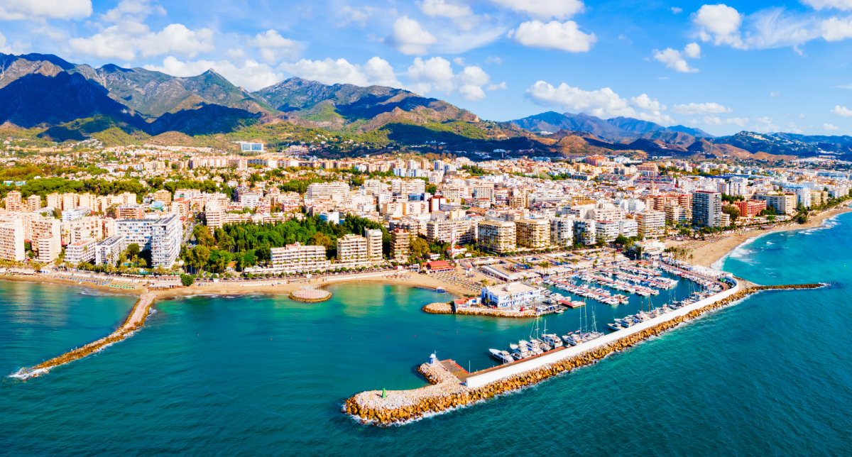 Marbella, nový zlatý úkryt majetků Perského zálivu — a co to říká o světovém luxusním trhu v roce 2026