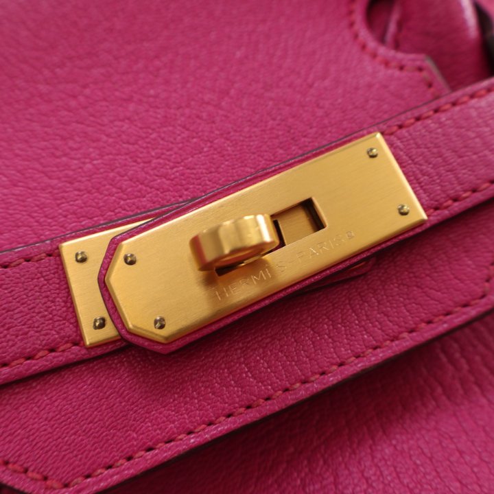 Birkin Rose Shocking, Birkin zlatý, Birkin elektricky modrý: když se kabelka stane patrimoniálním aktivem vzdorujícím trhům